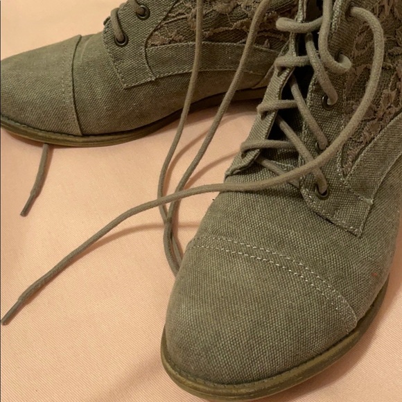 💥SOLD💥Lace Booties - Picture 2 of 3